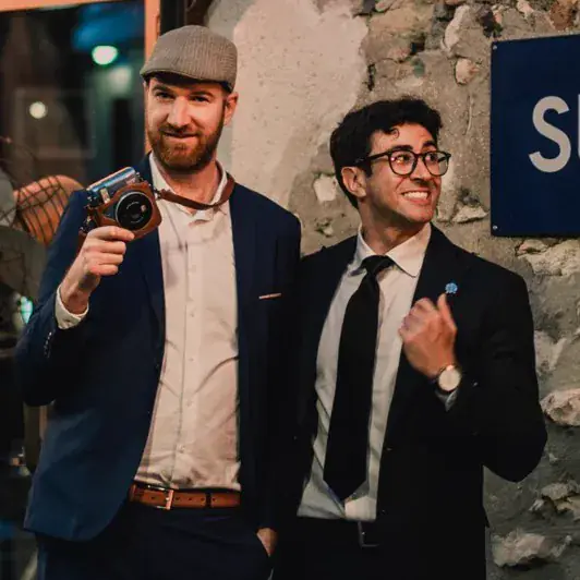 Ugo et un confrère magicien lors d'un grand mariage