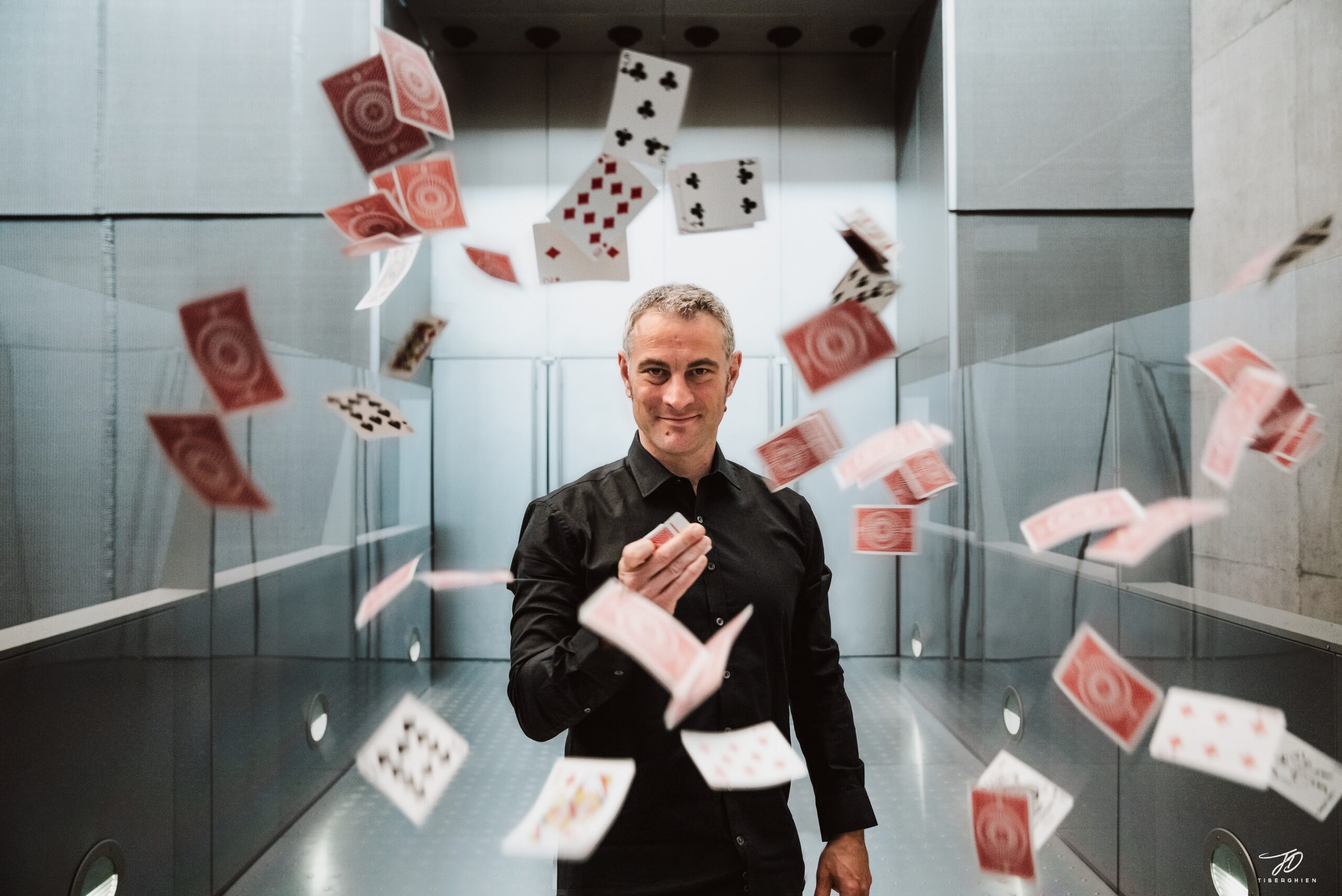 Roland Magicien Paris IDF Gif Yvette